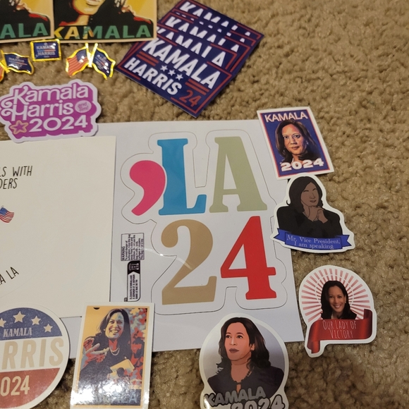 Kamala Harris Accessory Bundle, 28-piece - Picture 6 of 6